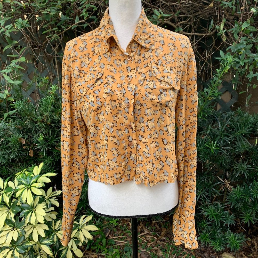 Bluette XS Floral Open Back Button Down Crop Top